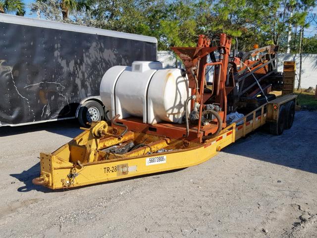 2T2246 - 2000 DITCH WITCH TRENCHER RED photo 2