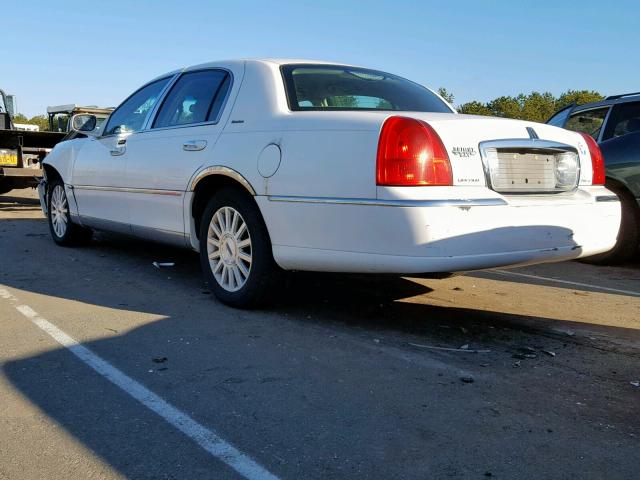 1LNHM81W03Y618624 - 2003 LINCOLN TOWN CAR E WHITE photo 3