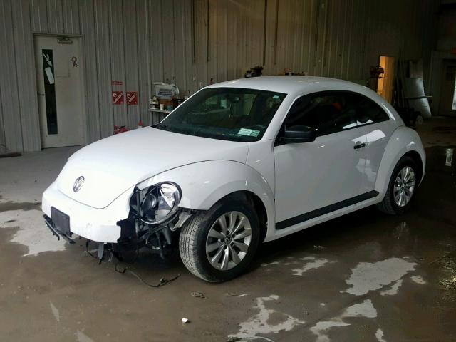 3VWF17AT8GM605168 - 2016 VOLKSWAGEN BEETLE 1.8 WHITE photo 2