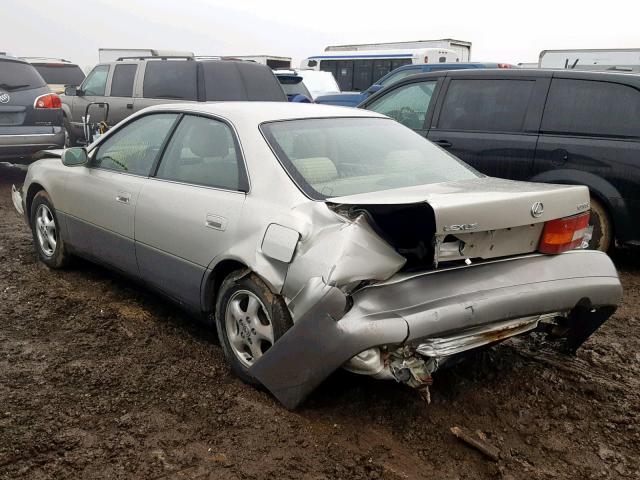 JT8BF22G2V0059070 - 1997 LEXUS ES 300 SILVER photo 3