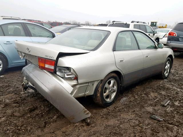 JT8BF22G2V0059070 - 1997 LEXUS ES 300 SILVER photo 4