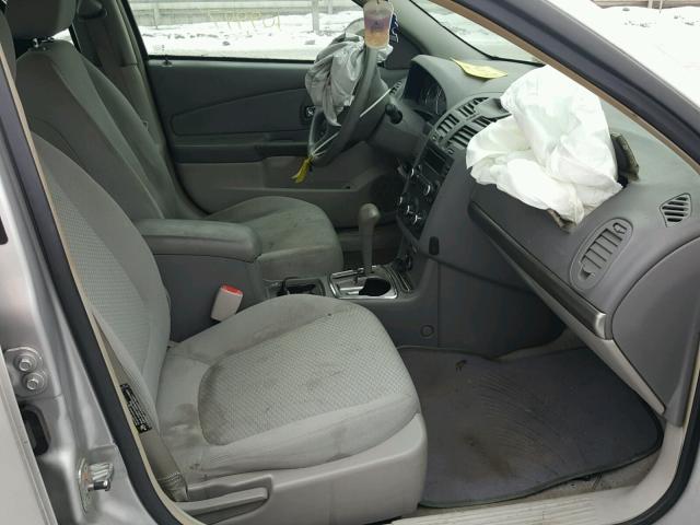 1G1ZS51F16F288658 - 2006 CHEVROLET MALIBU LS 银色 照片 5