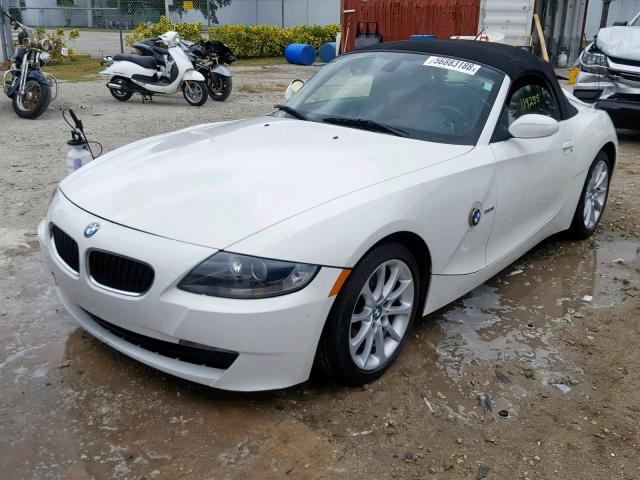 4USBU33547LW71874 - 2007 BMW Z4 3.0 WHITE photo 2