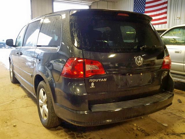 2V4RW3D10AR325061 - 2010 VOLKSWAGEN ROUTAN SE BLACK photo 3