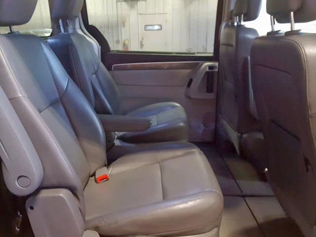 2V4RW3D10AR325061 - 2010 VOLKSWAGEN ROUTAN SE BLACK photo 6