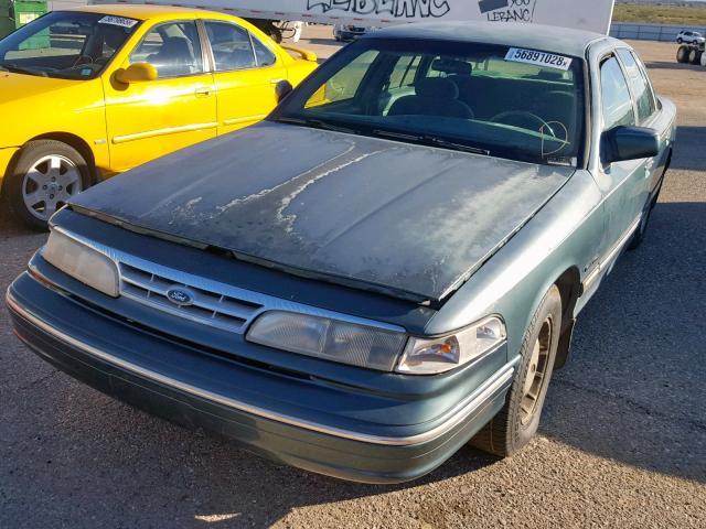 2FALP74W6SX126924 - 1995 FORD CROWN VICT GREEN photo 2