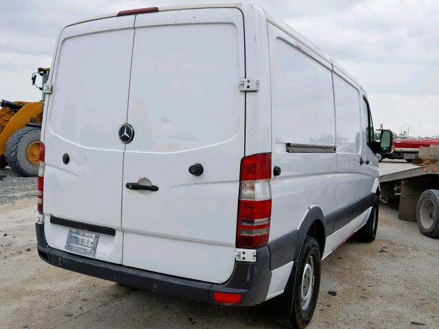 WD3PE7CC7C5653702 - 2012 MERCEDES-BENZ SPRINTER 2 WHITE photo 4