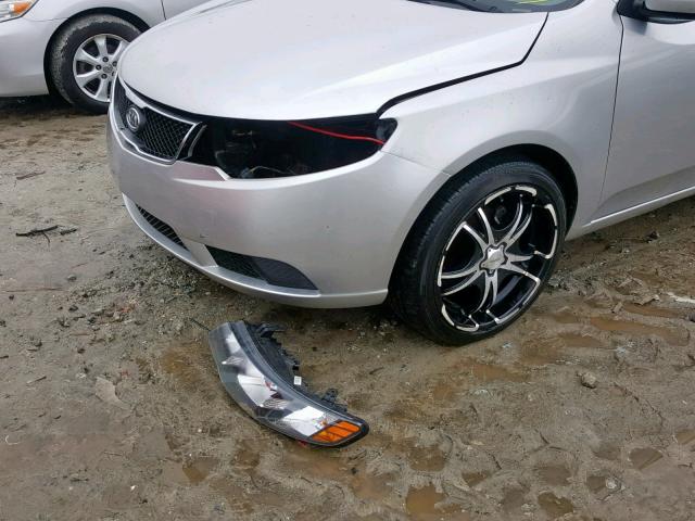 KNAFU4A21A5832549 - 2010 KIA FORTE EX SILVER photo 9