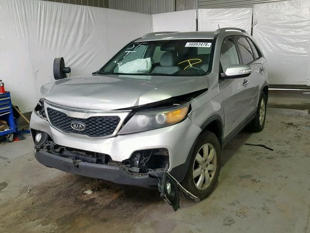 5XYKT4A19BG186360 - 2011 KIA SORENTO BA SILVER photo 2