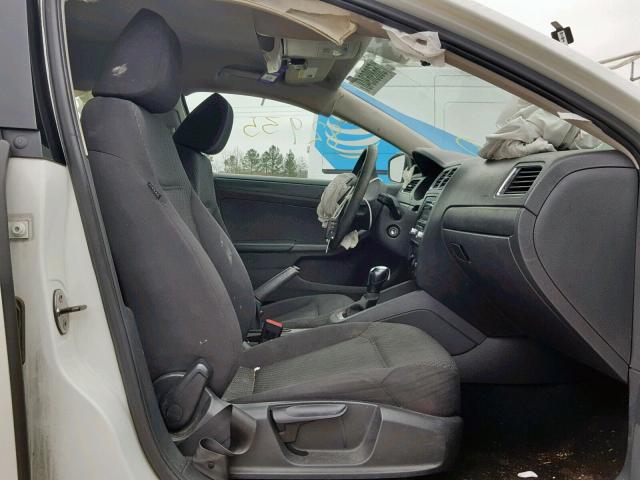 3VW2K7AJ9EM276388 - 2014 VOLKSWAGEN JETTA BASE Սպիտակ լուսանկար 5
