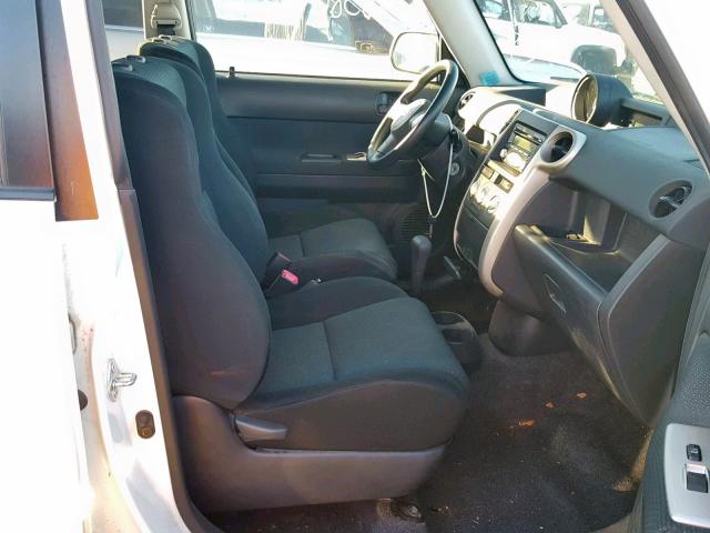 JTLKT324164101135 - 2006 TOYOTA SCION XB Ақ фото 5
