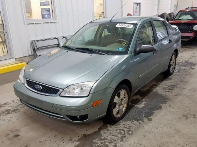 1FAFP34N95W174754 - 2005 FORD FOCUS ZX4 GREEN photo 2