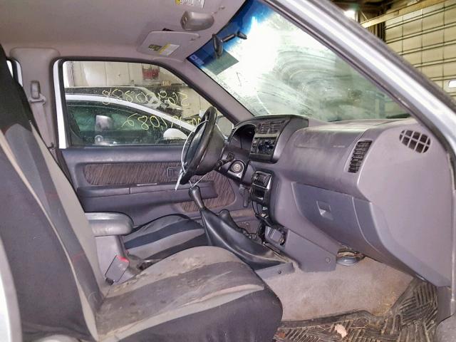 1N6ED27Y8YC307148 - 2000 NISSAN FRONTIER C SILVER photo 5