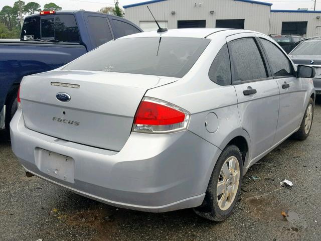 1FAHP34N38W243550 - 2008 FORD FOCUS S/SE SILVER photo 4