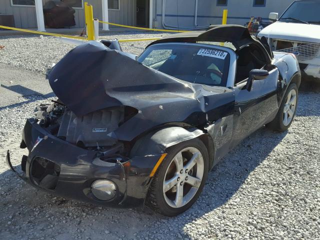 1G2MB35B78Y130530 - 2008 PONTIAC SOLSTICE BLACK photo 2