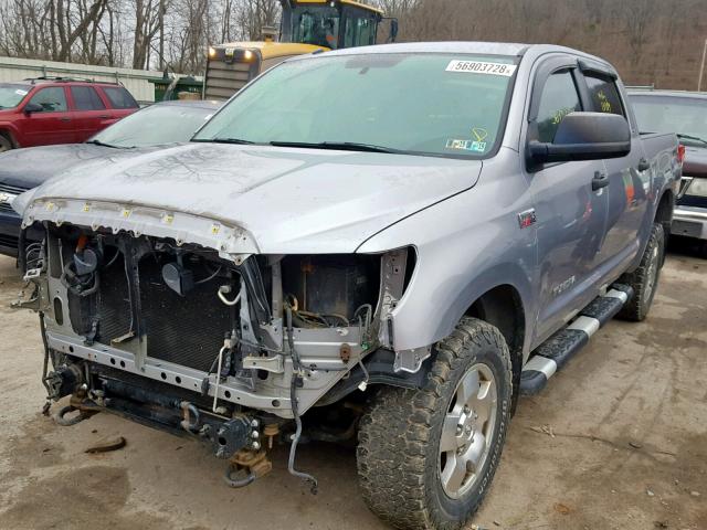 5TFDY5F12AX129549 - 2010 TOYOTA TUNDRA CRE SILVER photo 2