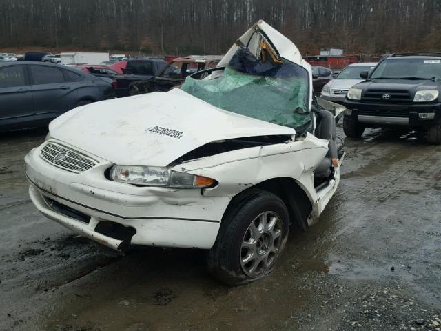 2G4WB55K821117372 - 2002 BUICK REGAL LS WHITE photo 2