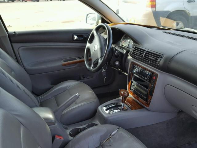 WVWTH63B41P201124 - 2001 VOLKSWAGEN PASSAT GLX 银色 照片 9