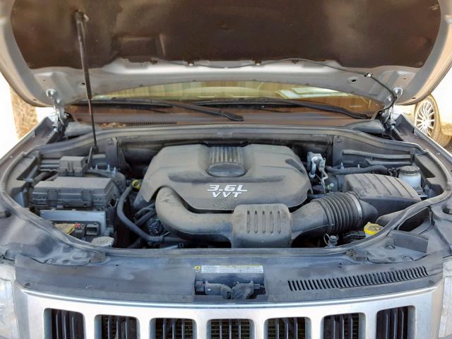 1C4RJEAG7DC574483 - 2013 JEEP GRAND CHER SILVER photo 7