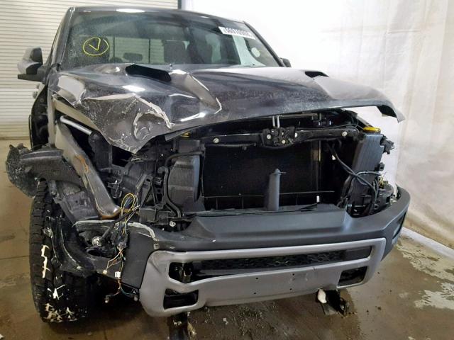 1C6RR7YT5JS144032 - 2018 RAM 1500 REBEL ნაცრისფერი ფოტო 9