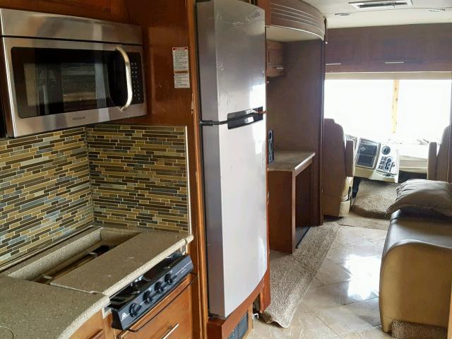 1F66F5DYXE0A08977 - 2015 WILDWOOD MOTORHOME TWO TONE photo 5