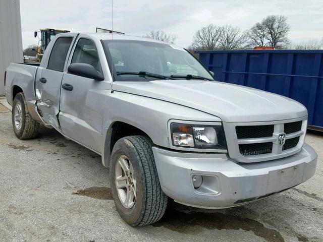 1D7RW3GK6BS585680 - 2011 DODGE DAKOTA SLT SILVER photo 1