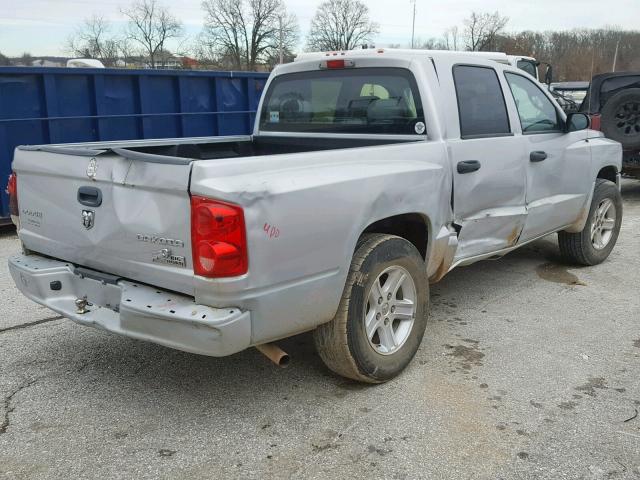 1D7RW3GK6BS585680 - 2011 DODGE DAKOTA SLT SILVER photo 4