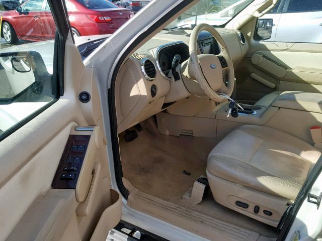 1FMEU75816ZA12496 - 2006 FORD EXPLORER L CREAM photo 9