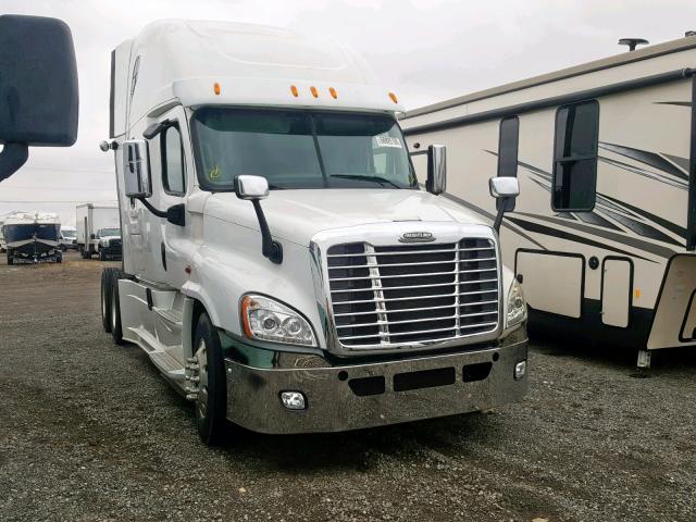 1FUJGLD50GLGZ1400 - 2016 FREIGHTLINER CASCADIA 1 WHITE photo 1