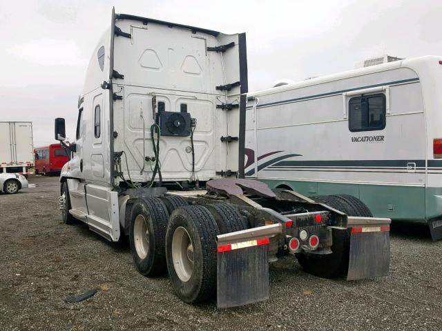 1FUJGLD50GLGZ1400 - 2016 FREIGHTLINER CASCADIA 1 WHITE photo 3