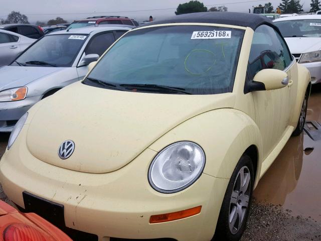 3VWRF31Y36M324963 - 2006 VOLKSWAGEN NEW BEETLE YELLOW photo 2