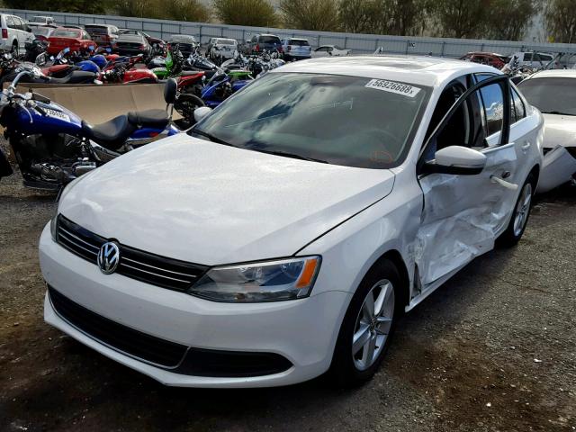 3VWLL7AJ3DM434059 - 2013 VOLKSWAGEN JETTA TDI WHITE photo 2