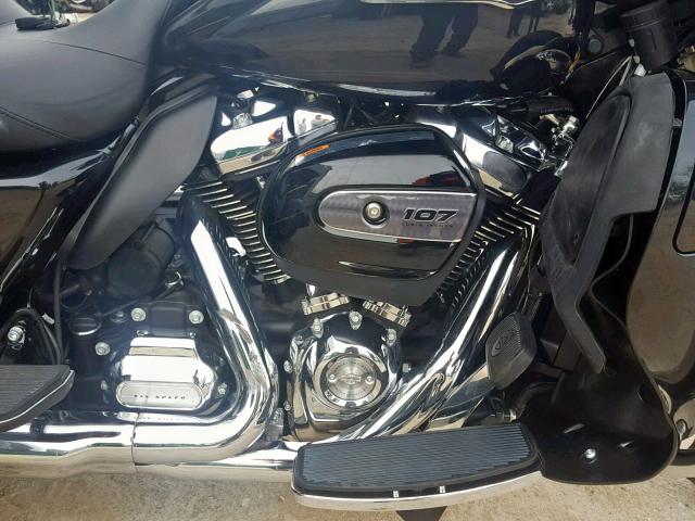 1HD1MAD14JB857881 - 2018 HARLEY-DAVIDSON FLHTCUTG T BLACK photo 7