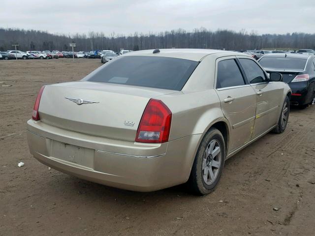 2C3JA53G55H588461 - 2005 CHRYSLER 300 TOURIN TAN photo 4