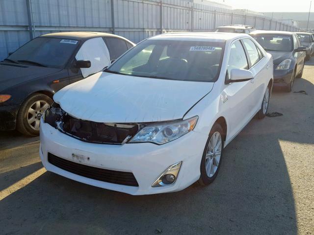 4T1BD1FK0CU052264 - 2012 TOYOTA CAMRY HYBR WHITE photo 2