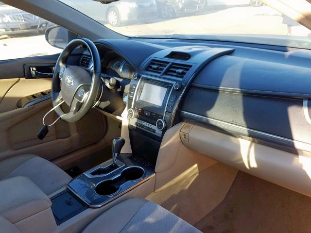 4T1BD1FK0CU052264 - 2012 TOYOTA CAMRY HYBR WHITE photo 5