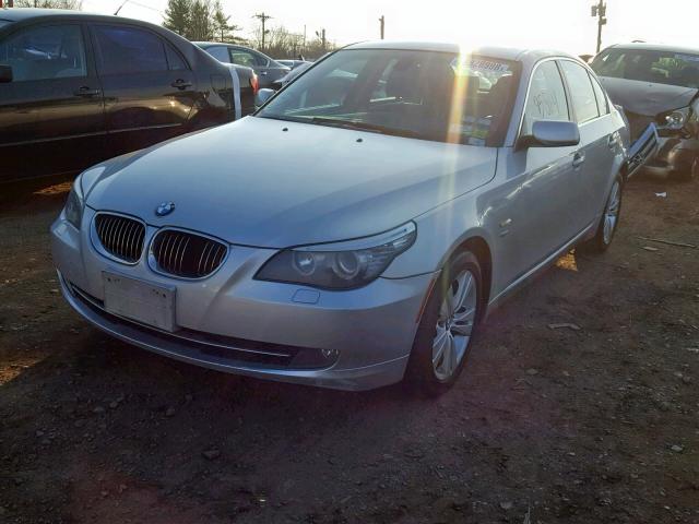 WBANV13539C155607 - 2009 BMW 528 XI SILVER photo 2