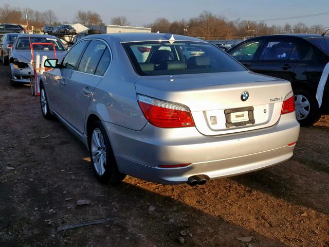 WBANV13539C155607 - 2009 BMW 528 XI SILVER photo 3