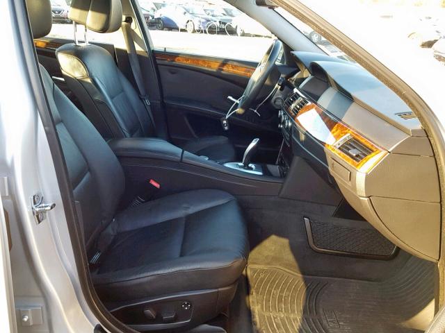 WBANV13539C155607 - 2009 BMW 528 XI SILVER photo 5