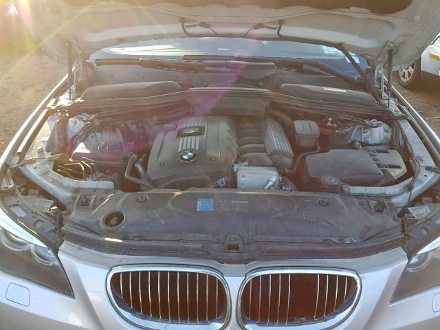 WBANV13539C155607 - 2009 BMW 528 XI SILVER photo 7