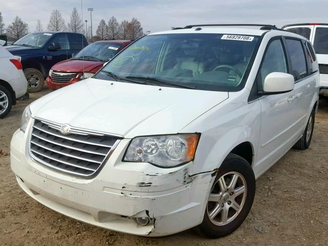 2A8HR54P88R621350 - 2008 CHRYSLER TOWN AND C WHITE photo 2