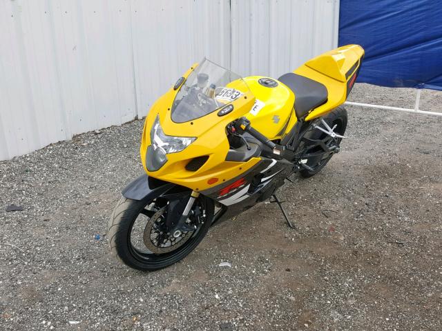 JS1GR7JA142103520 - 2004 SUZUKI GSX-R750 K YELLOW photo 2