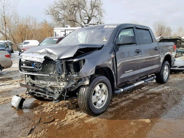 5TFDY5F11DX284419 - 2013 TOYOTA TUNDRA CRE GRAY photo 2