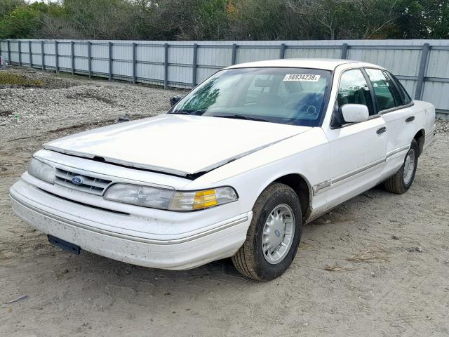 2FALP74W6TX215359 - 1996 FORD CROWN VICT WHITE photo 2