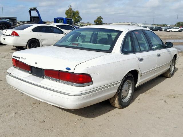 2FALP74W6TX215359 - 1996 FORD CROWN VICT WHITE photo 4