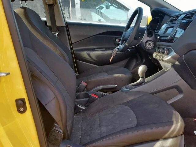 KNADM4A32G6532117 - 2016 KIA RIO LX YELLOW photo 5