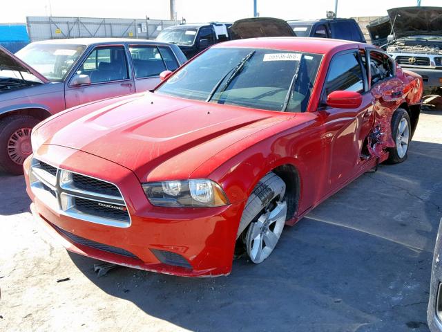 2C3CDXBG6DH672865 - 2013 DODGE CHARGER SE RED photo 2