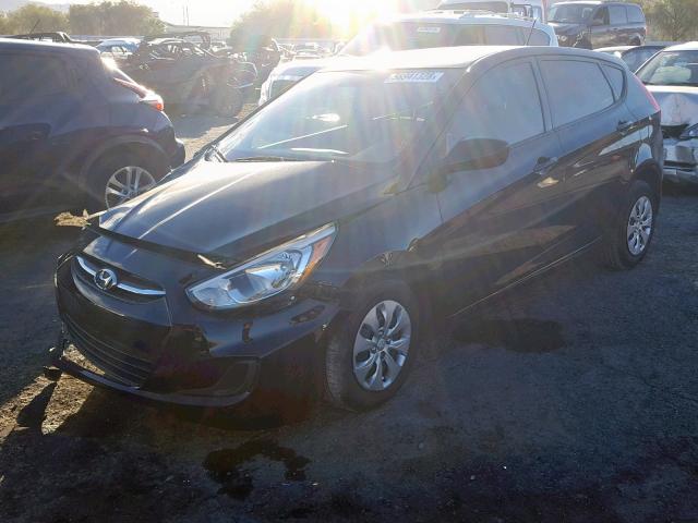 KMHCT5AE2HU355523 - 2017 HYUNDAI ACCENT SE BLACK photo 2