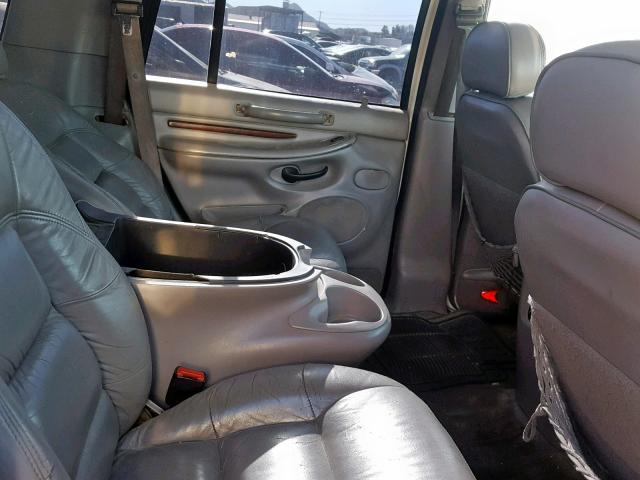 5LMEU27L1WLJ03563 - 1998 LINCOLN NAVIGATOR 白色 照片 6