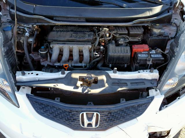 JHMGE8H39CC026417 - 2012 HONDA FIT WHITE photo 7